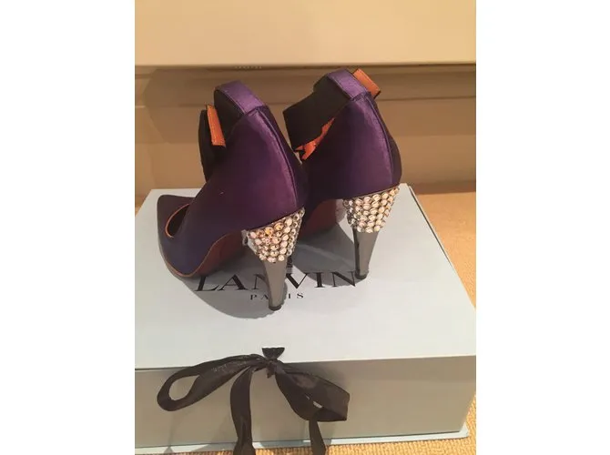 Lanvin Tacones de raso y cuero. Púrpura 